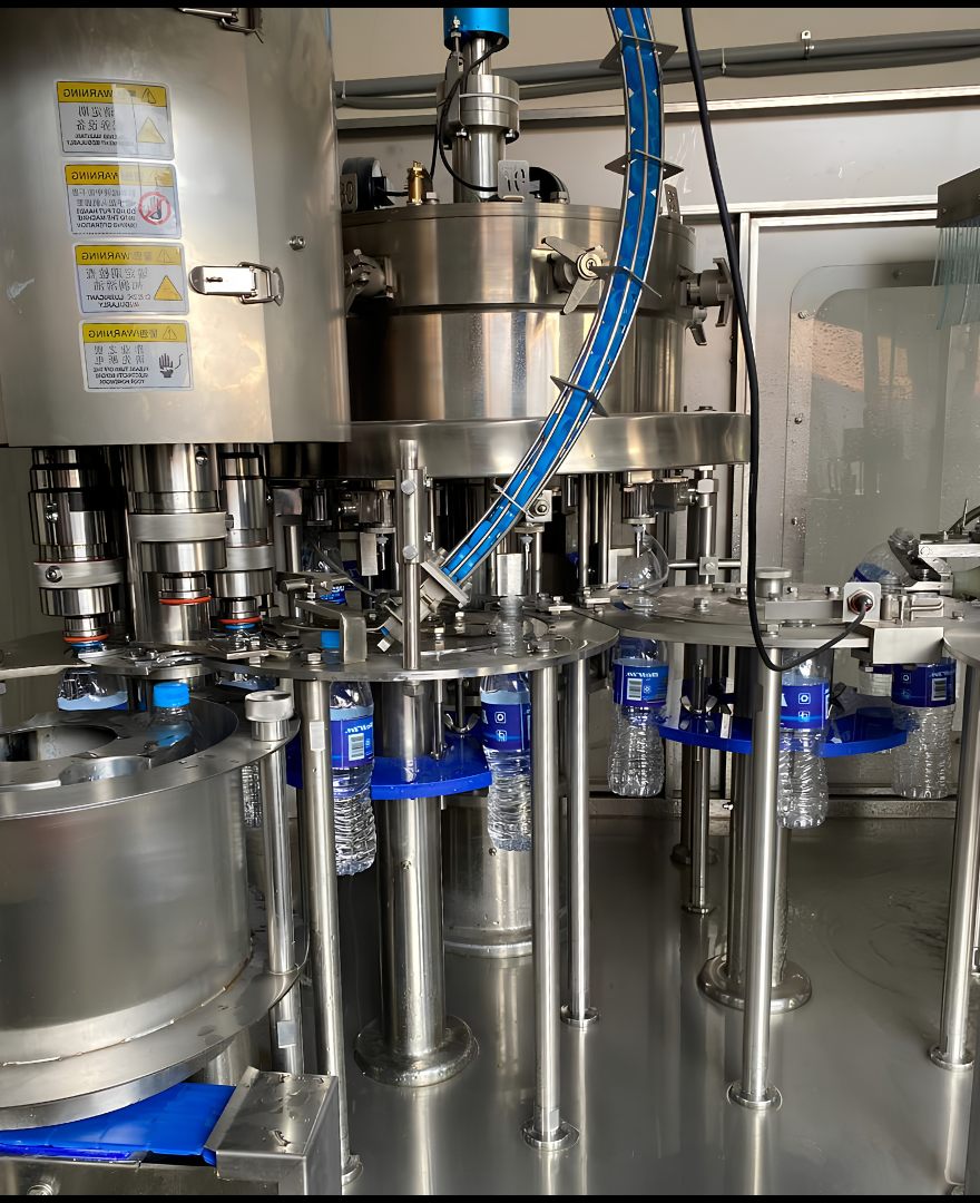 Máquina envasadora de botellas de la planta de producción de EMPAC